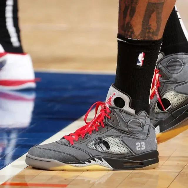 中超：武汉三镇主场1-0小胜上海申花（中超战报：武汉三镇主场1-0力克上海申花）