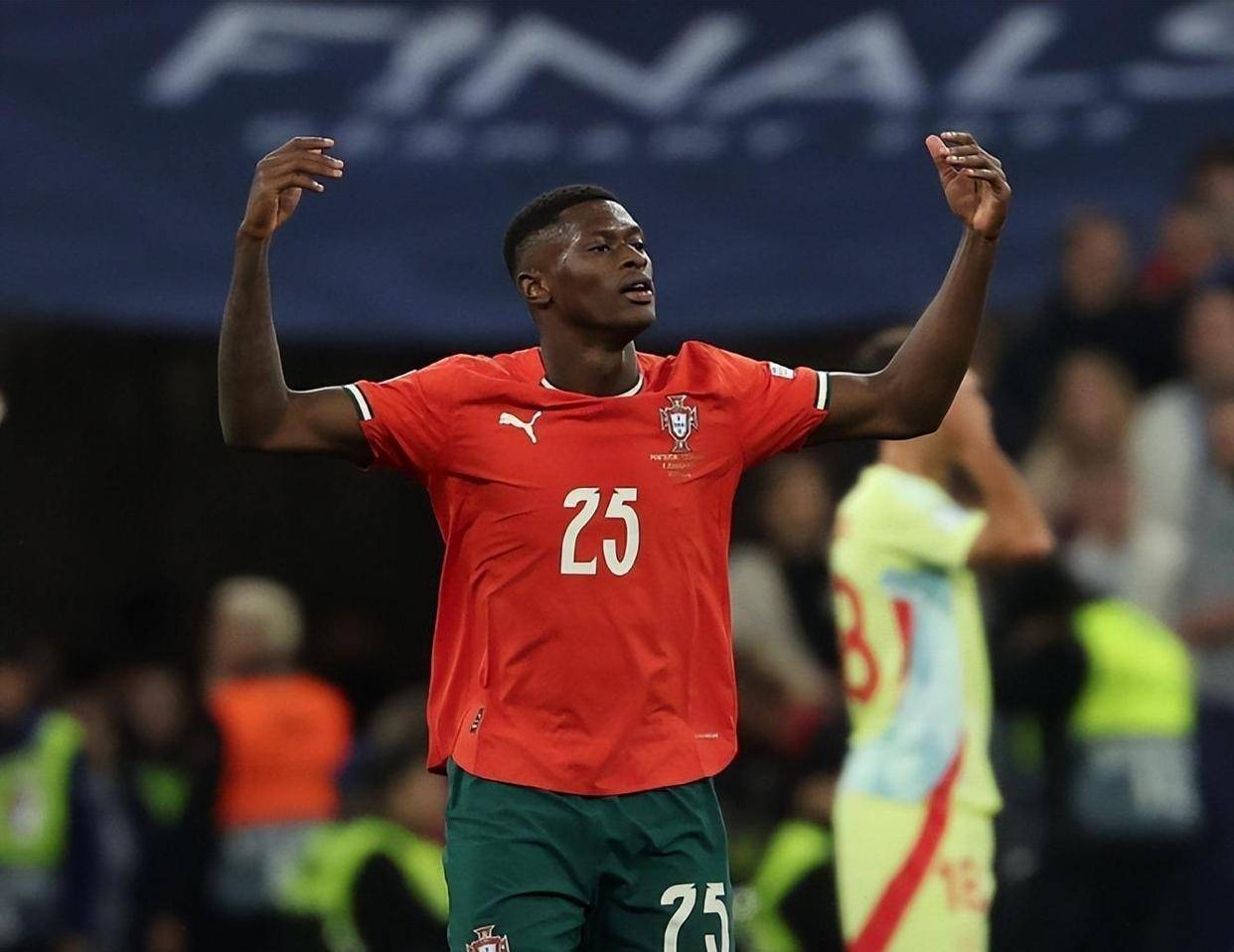 热议成都平广岛：联赛亚冠都蛮硬；租德尔加多需下载反诈app（成都与广岛握手言和引热议：联赛亚冠双线硬仗；租借德尔加多需先安装反诈App）