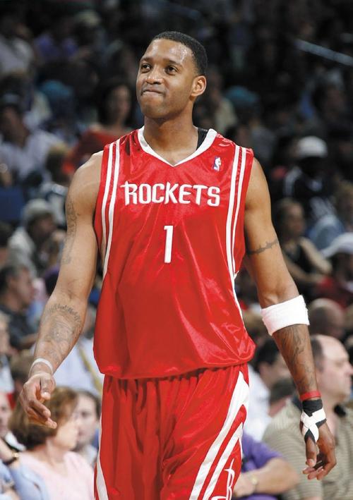 奎因12中7轰赛季新高22分，外加6板9助6抢断（奎因12投7中砍赛季新高22分，另有6篮板9助攻6抢断）