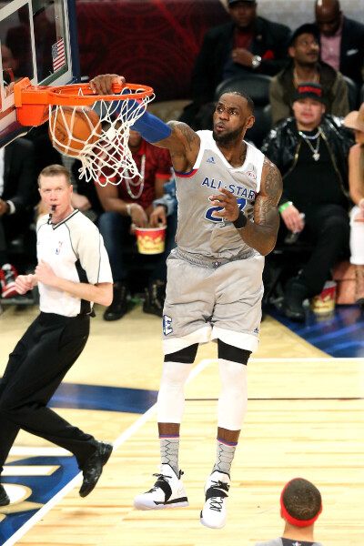 对手破门连续被吹！马赛中场霍伊别尔：VAR确实帮了我们（对手进球接连被判无效，马赛中场霍伊别尔：VAR确实帮了我们）