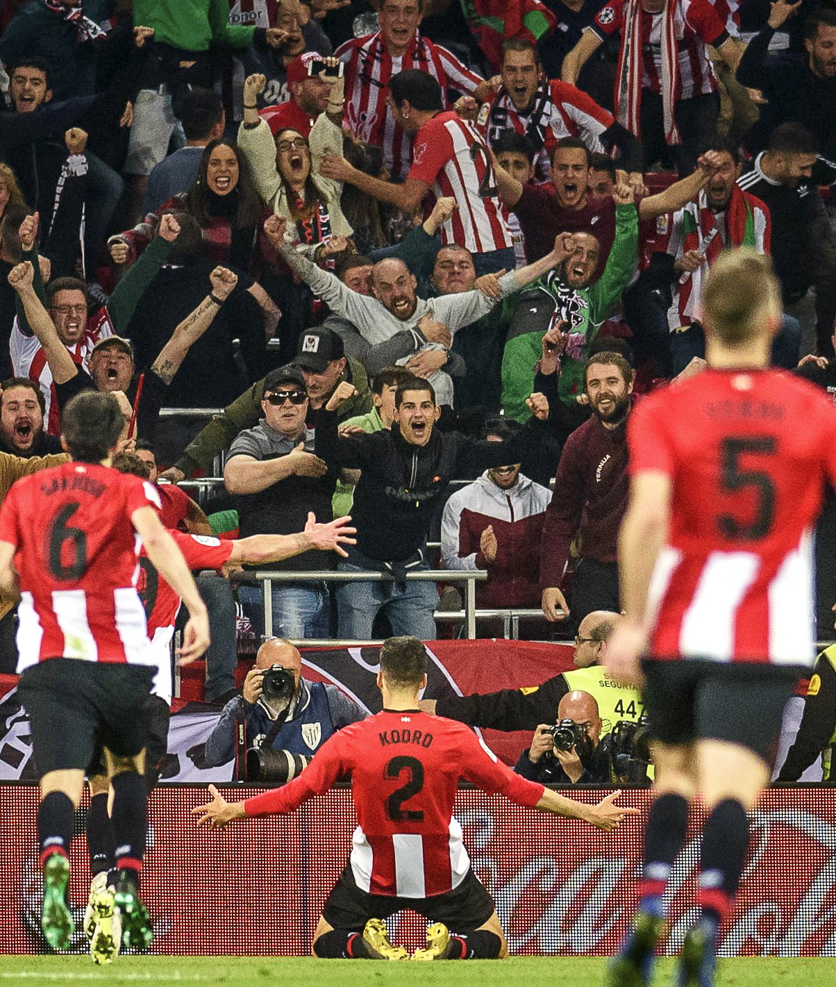 铁人！德里赫特成曼联本赛季唯一全勤球员（曼联本季唯一全勤，德里赫特化身铁人）