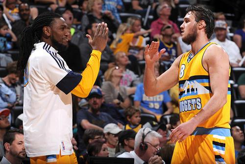 鲍威尔：我们想在3月份打出最佳状态而不是在12月 得一步一步来（鲍威尔：我们要在三月达到最佳状态而不是十二月，需要一步一步来）