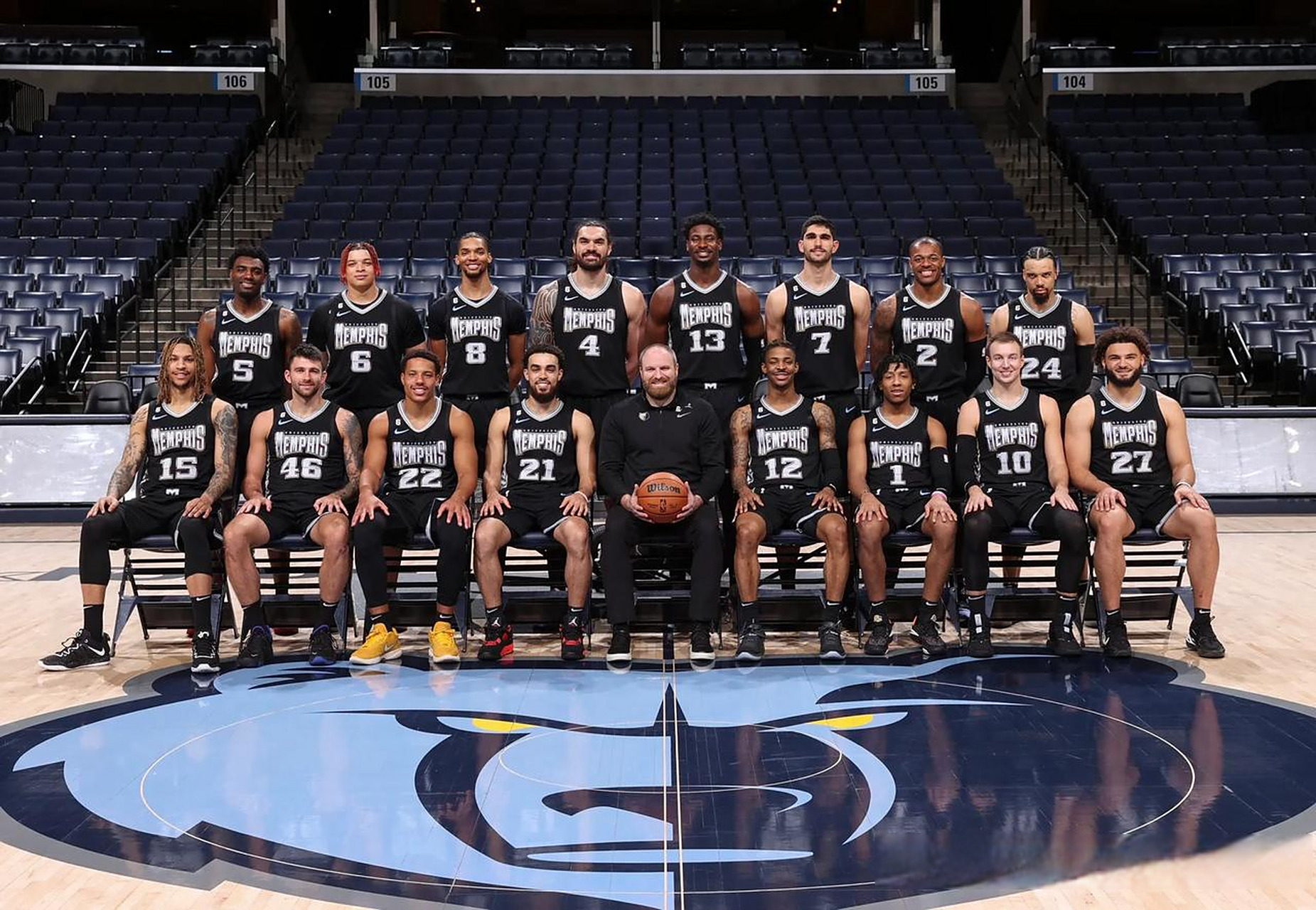 欧冠本周最佳阵容：马杜埃凯、孔德、格林伍德、卡尔在列（欧冠周最佳阵容揭晓：马杜埃凯、孔德、格林伍德、卡尔上榜）