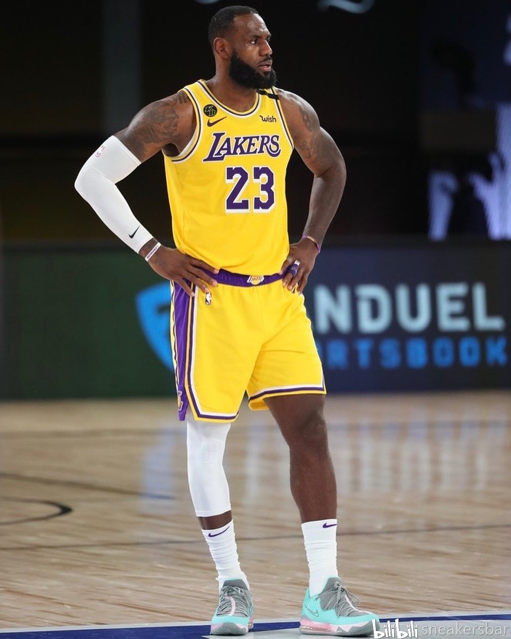 人物志：森林传奇约翰·罗伯逊人生落幕，他被誉为绿茵毕加索（森林传奇约翰·罗伯逊谢幕：足坛“绿茵毕加索”的最后一章）