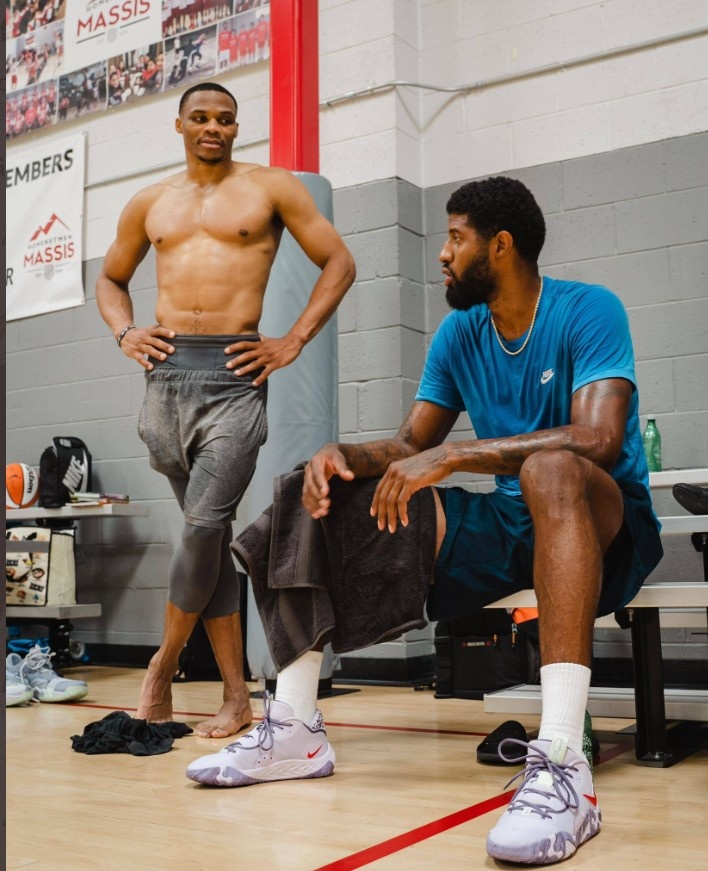 中足联颁奖：申花外租广西球员费尔南多当选中乙赛季最佳球员（中足联年度评选：申花外租至广西的费尔南多当选中乙最佳球员）